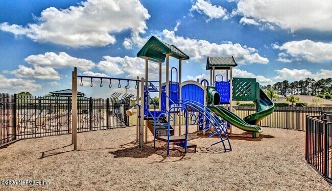 Building Photo - 3631 Shrewsbury Dr