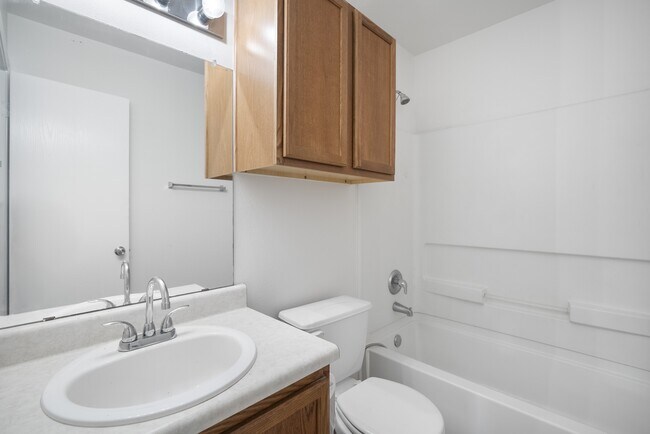 Building Photo - 903 Haynes Dr