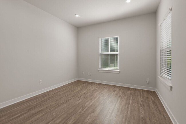 Building Photo - 4BR House