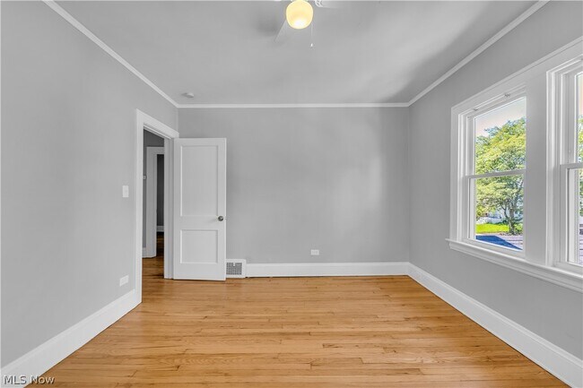 Building Photo - 921 Helmsdale Rd
