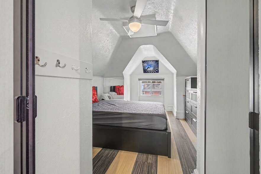 bedroom - 1427 Clayton St