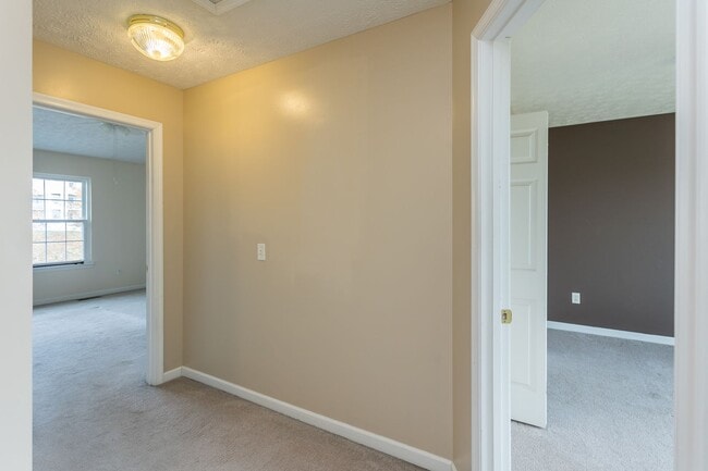 Building Photo - Spacious 3-Bedroom Townhome with Garage in a Prime Harrisonburg Location!