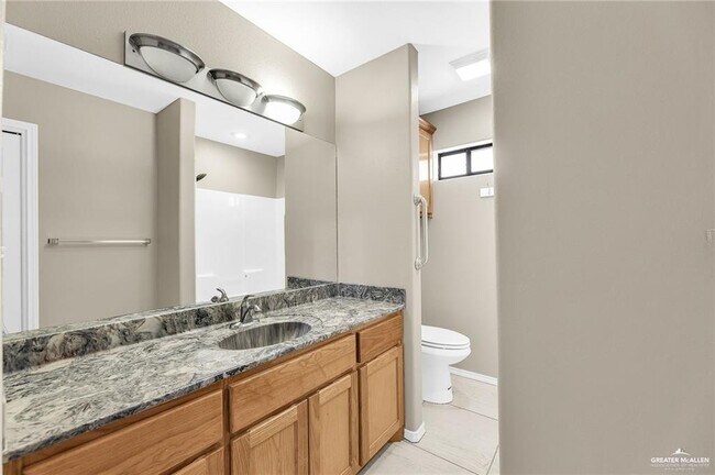 Building Photo - 11 River Bend Dr