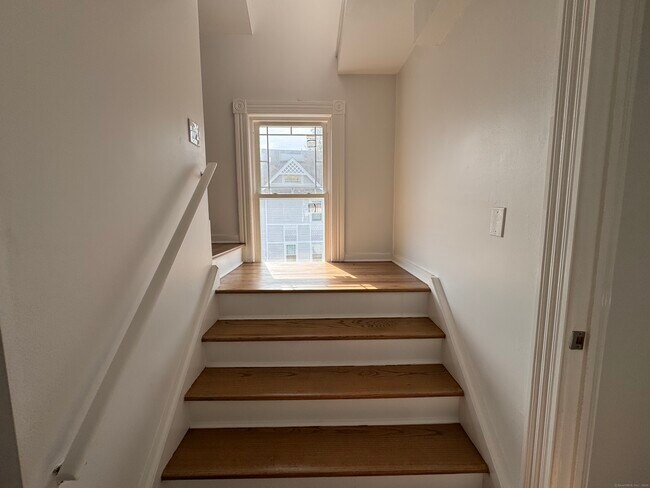 Building Photo - 66 Church Ln