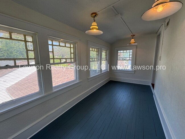Building Photo - Large Raleigh Court Home on a Corner Lot