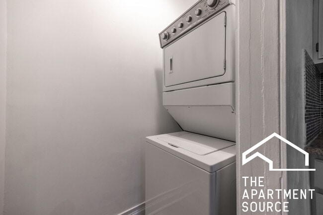 Building Photo - 1432 W Jonquil Terrace