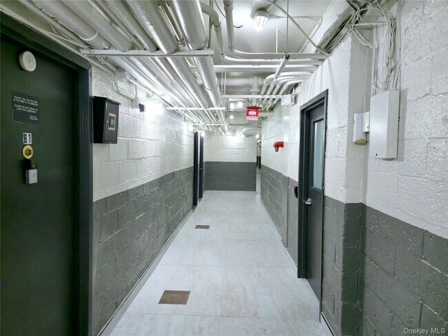 Building Photo - 220 Pelham Rd