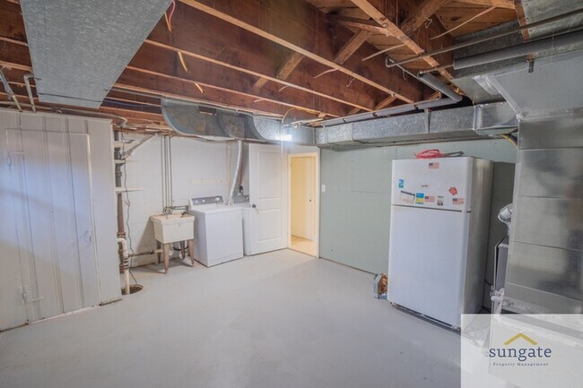 Building Photo - 1444 Meridene Dr