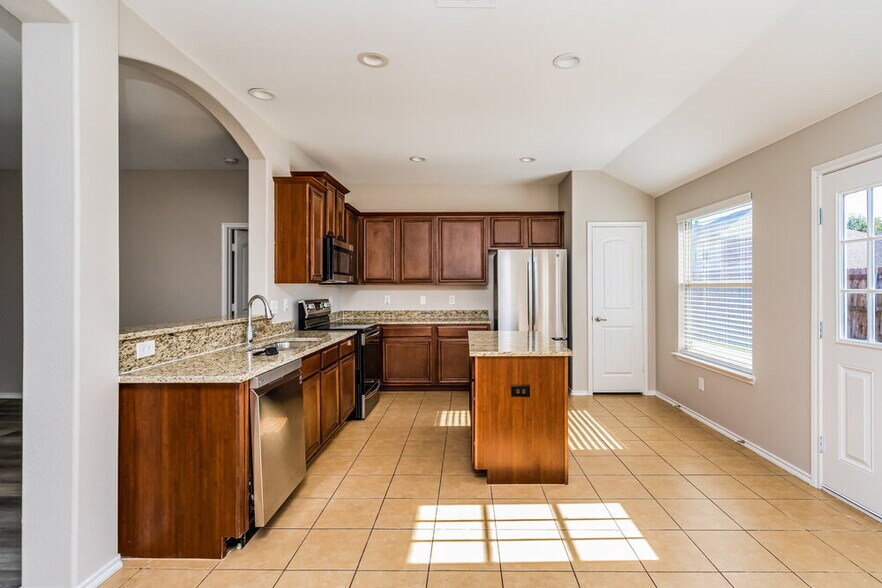 Building Photo - 120 Meadow Crest Dr