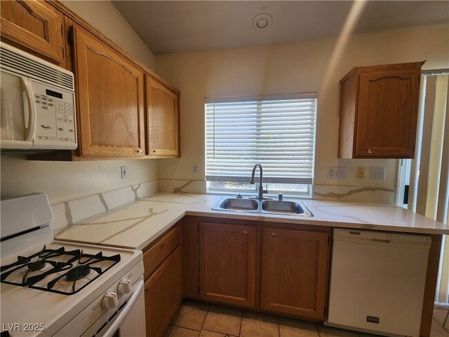 Building Photo - 1405 Iron Springs Dr