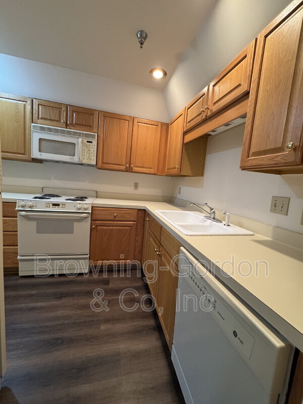 Building Photo - 5025 Hillsboro Pike