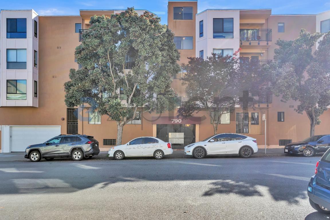 Building Photo - 790 7th Ave