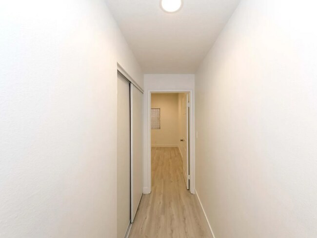 Building Photo - 431 S Kingsley Dr