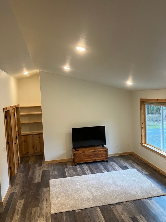 Building Photo - 3764 Biz Point Rd