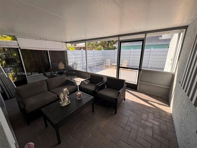 Building Photo - 705 SE 3rd Ln