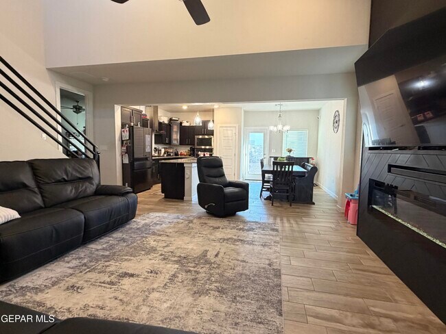 Building Photo - 12622 Zollinger Ave