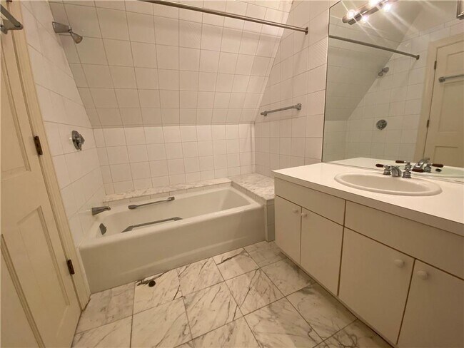 Building Photo - 61 Ledge Rd