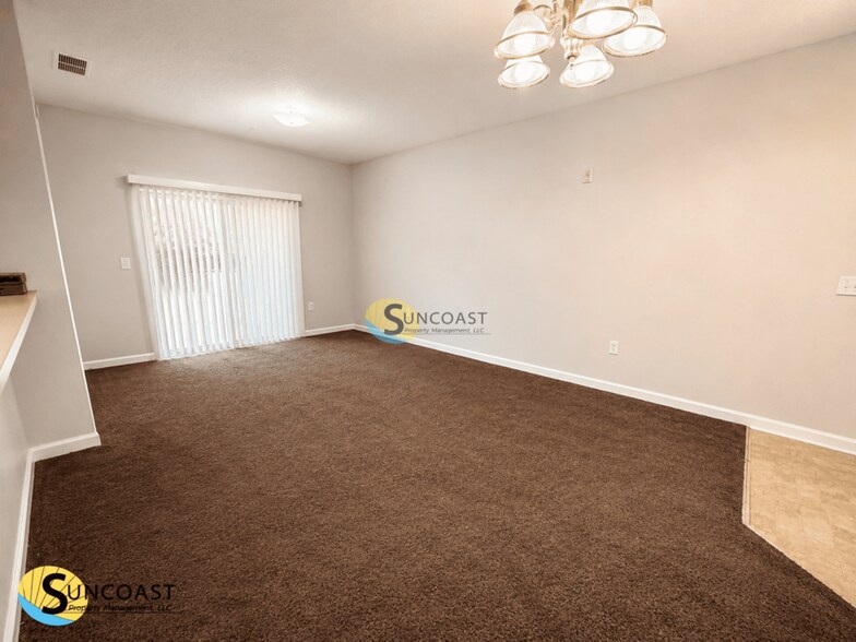 Building Photo - 6985 Ortega Woods Dr