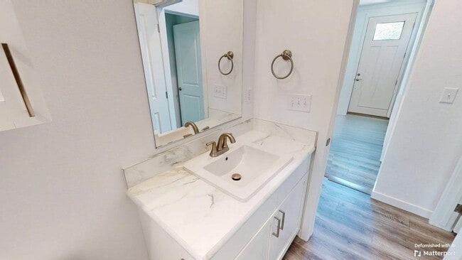 Building Photo - Clean new home in great location. close to downtown, parks, restaurants, shopping