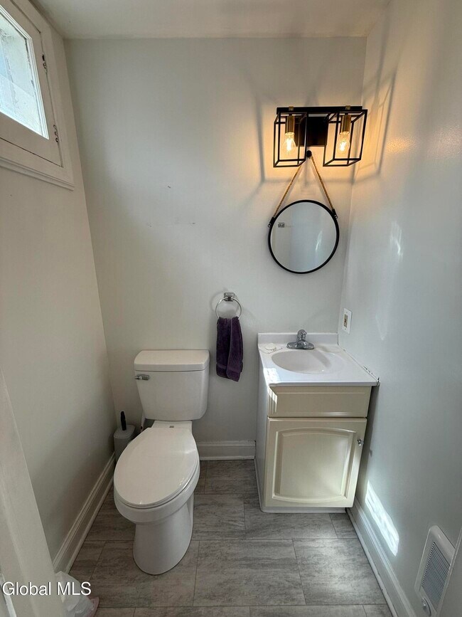 Building Photo - 1960 Eastern Pkwy