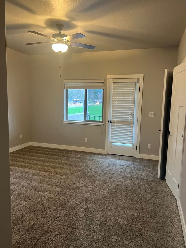Building Photo - 2 Bedroom 2.5 Bath Townhome in desirable C...
