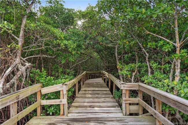 Building Photo - 5982 SE Riverboat Dr