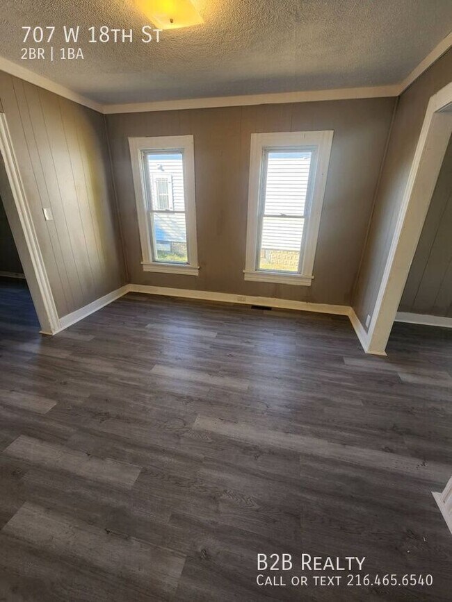 Building Photo - 707 W 18th St