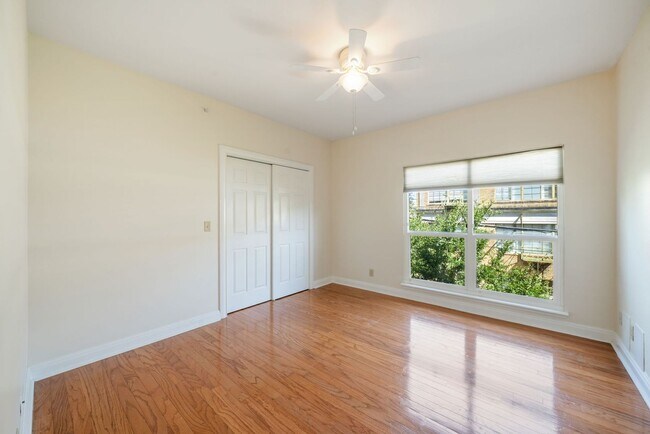 Building Photo - Downtown Luxury Condo with Rooftop Views -...