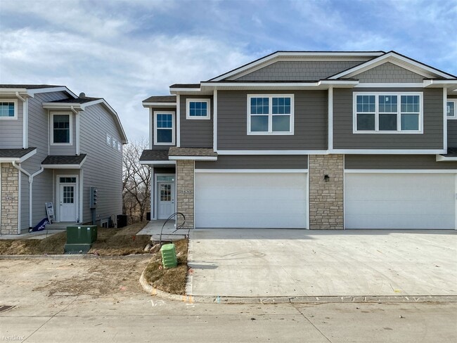 Building Photo - 3 br, 2.5 bath Townhome - Waterford Creek ...