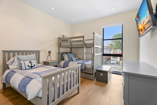 Building Photo - 3276 Day Ave