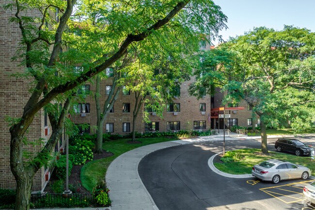 Building Photo - Huntington Towers