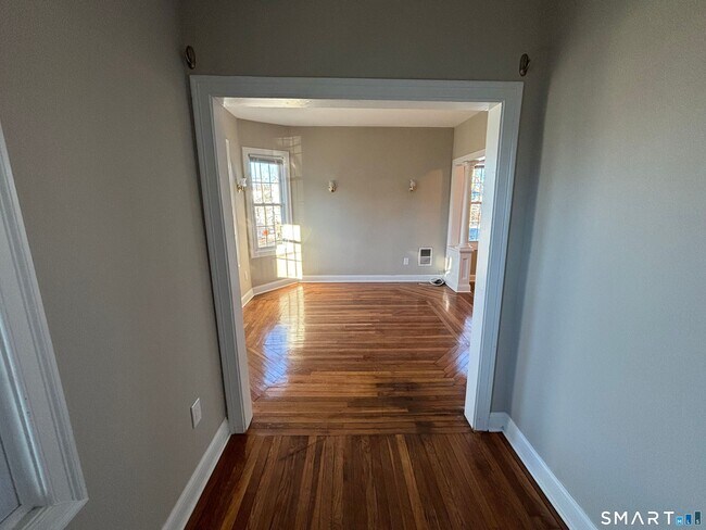 Building Photo - 19 Darina Pl