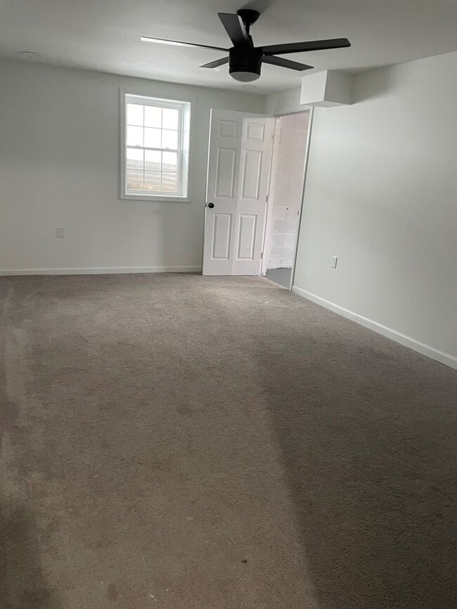 Building Photo - 4 Bedroom Remodeled House off Old Forest Road