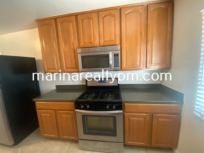 Building Photo - Charming 3 bedroom, 2 bathroom home locate...