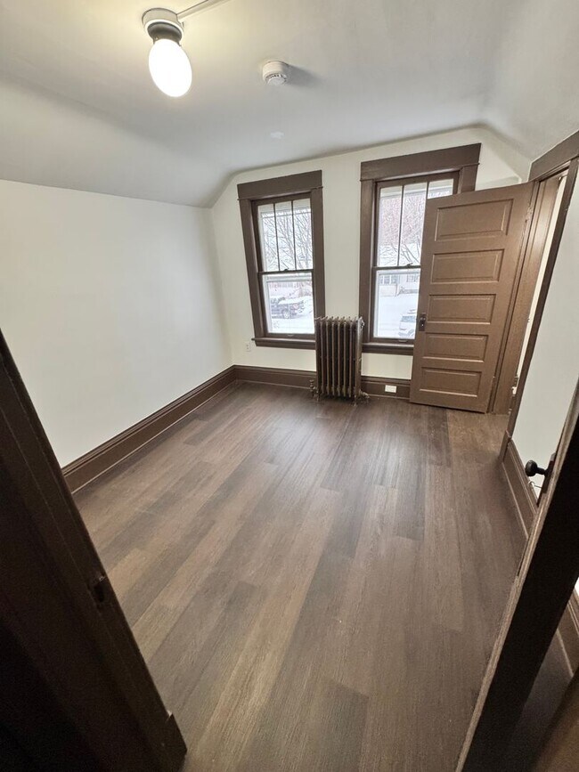 Building Photo - 1021 Charles Ave