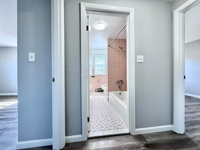 Building Photo - 17 Old Colony Ln