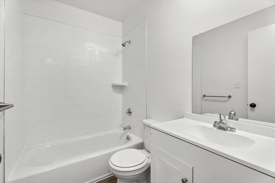 Building Photo - 1236 McClellan Dr