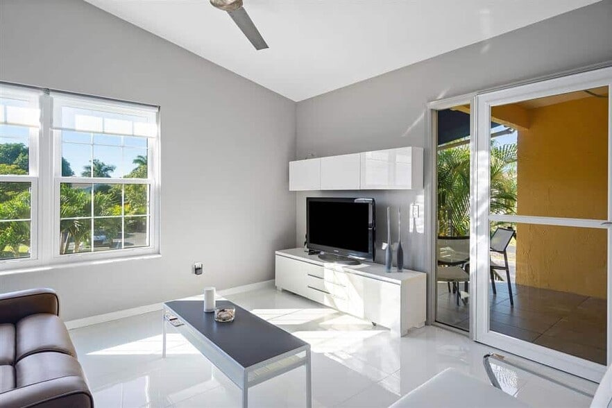 Building Photo - 119 Waterside Dr