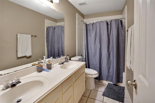 Building Photo - 1414 Chesterpoint Dr