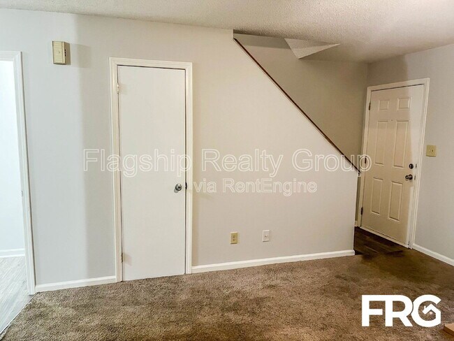Building Photo - 107 Chesterfield Ct