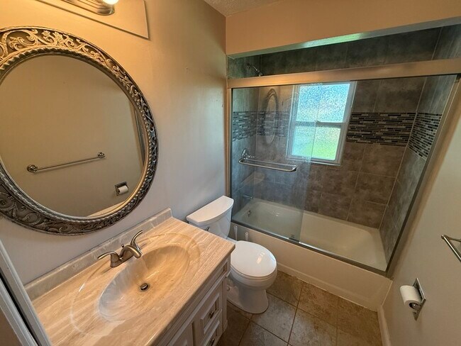 Building Photo - Stunning 3 beds 1.5 baths in Mineral Ridge