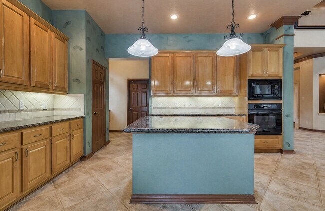 Building Photo - 14215 Jaubert Ct