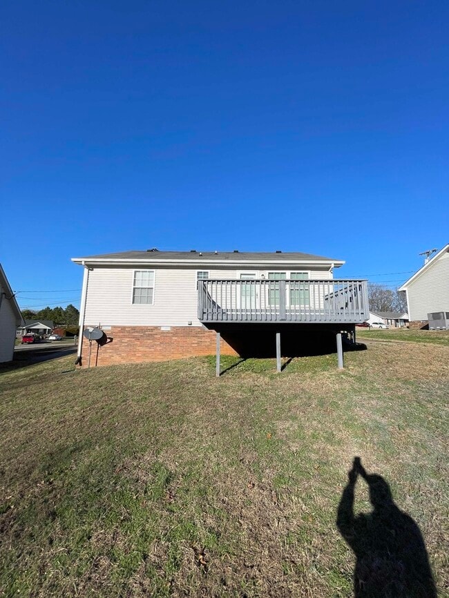 Building Photo - 320 Donna Dr