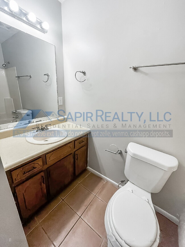 Building Photo - 1272 Labelle St
