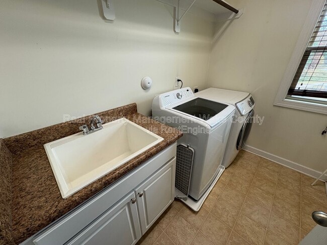 Building Photo - 441 Liberty Hill Pass