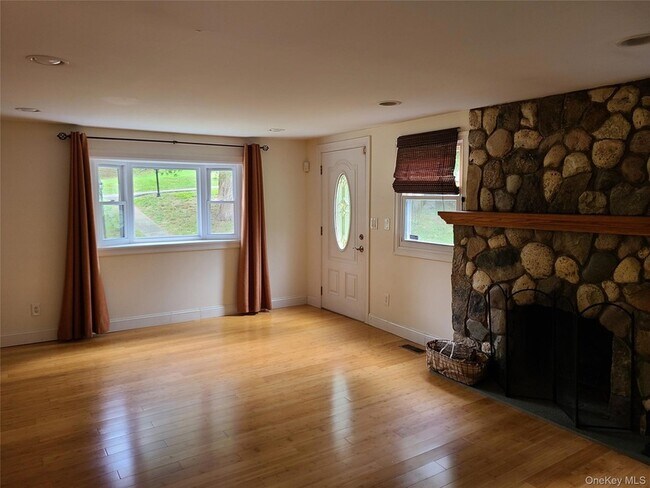 Building Photo - 55 S Hill Rd
