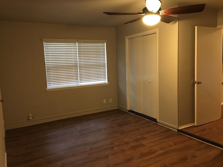 Building Photo - 2400 Dijon Dr