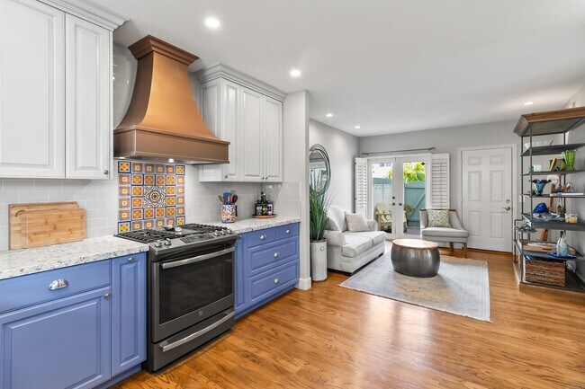 Building Photo - Immaculate 3 Bed, 2.5 Bath in Laguna Shores, Carlsbad!