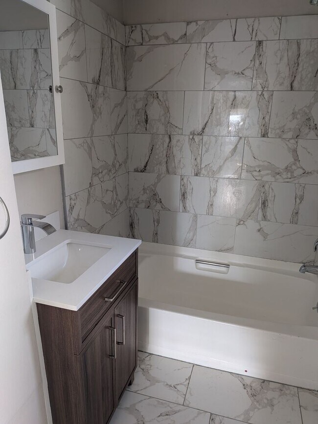 Building Photo - 1043 Meade Ave