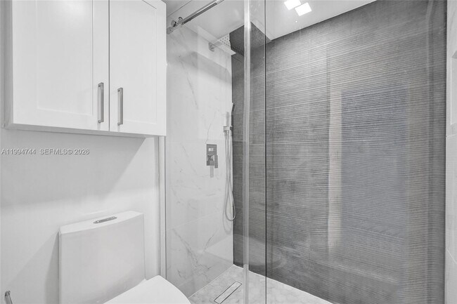 Building Photo - 3625 N Country Club Dr